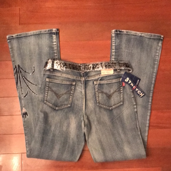 New flare leg denim jeans w/ belt painted & beaded with flowers and butterfly - Picture 9 of 13